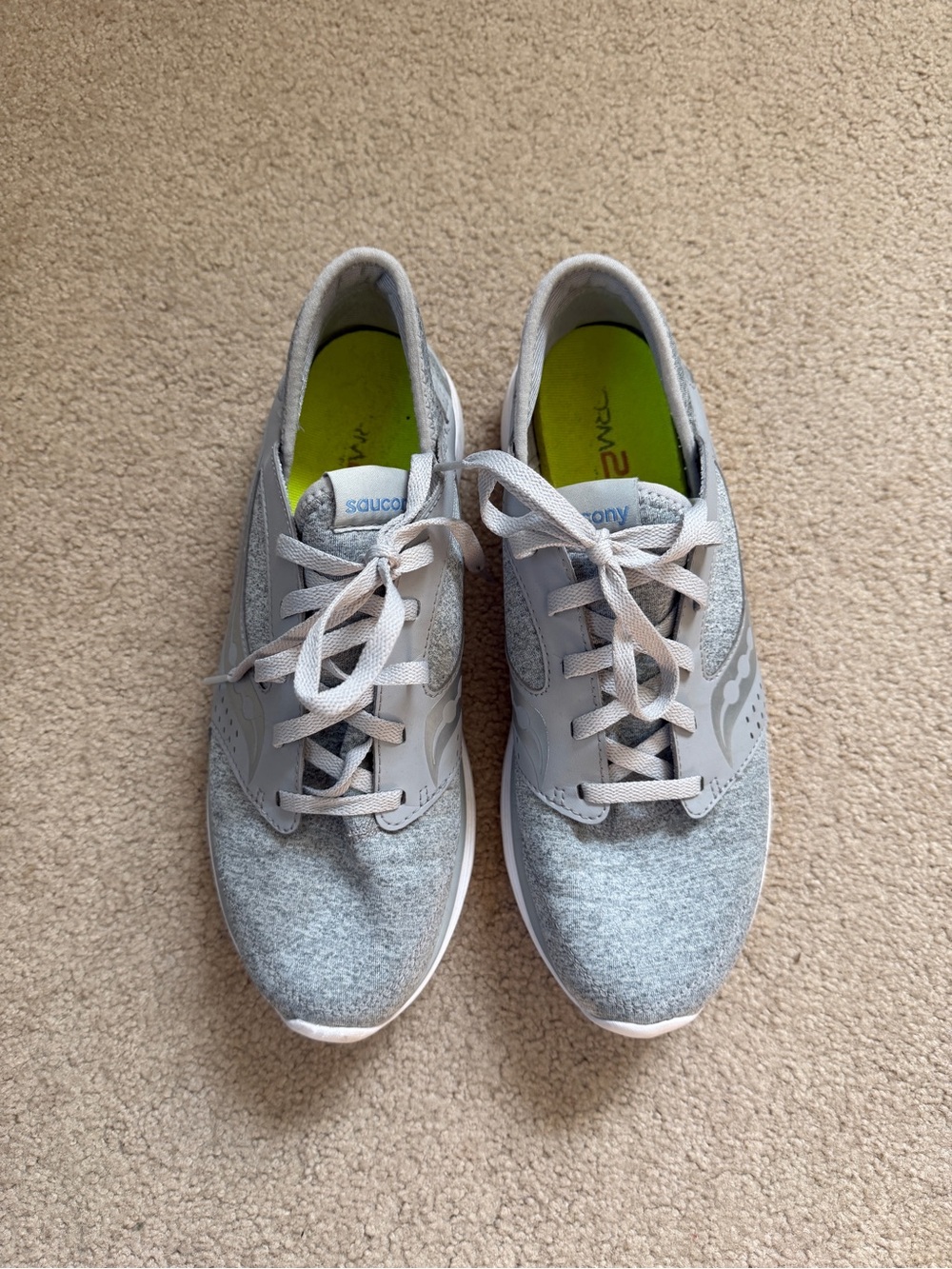 Kinetic Series Women's Running Shoes - Light Gray with Neon Green Insole